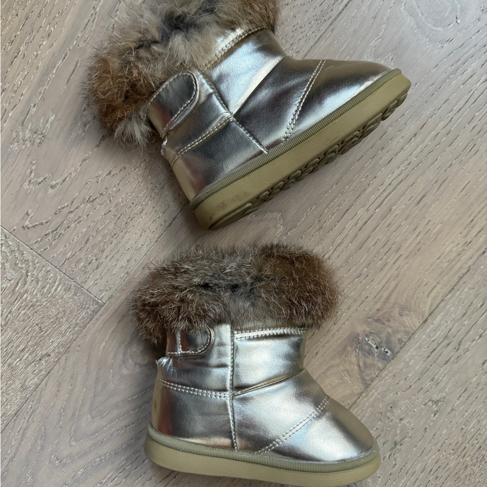 Snow Boots Fur Lined Waterproof PU Leather Non-Slip Toddler Size 5.5 Gold